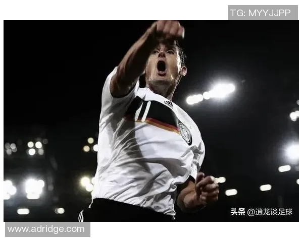 被低估的足球明星们如何在赛场上逆袭成名的故事与启示